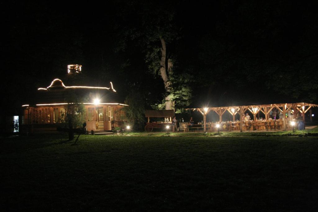 Dwor Wapowce Pokoje Goscinne Exterior photo